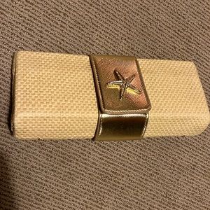 Straw clutch, brand new.